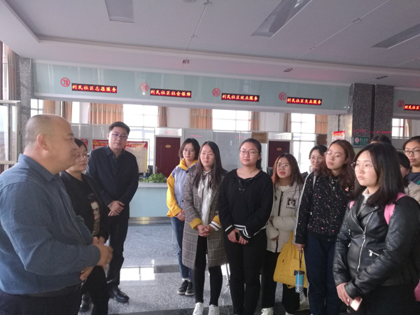 到公共部门中去感知什么是公共管理——记2018级公共事业管理班的一次户外教学活动